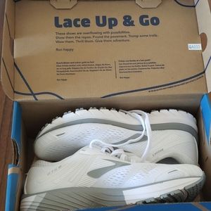 Running Shoes, GTS 18. Brooks